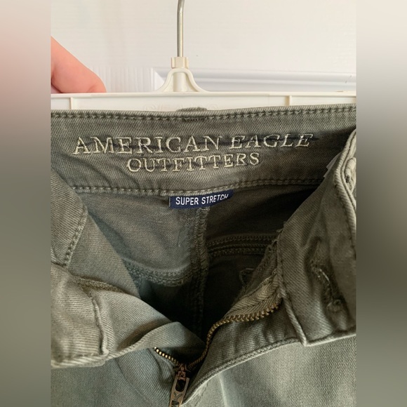 American Eagle ripped jeggings. Size 2. Great condition! Asking $15 - Picture 3 of 4